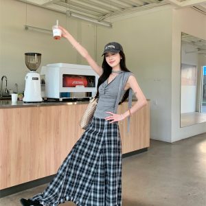 Women's Summer Two-Piece Set Gray Twist Short Sleeve T-Shirt and High Waist Plaid Skirt