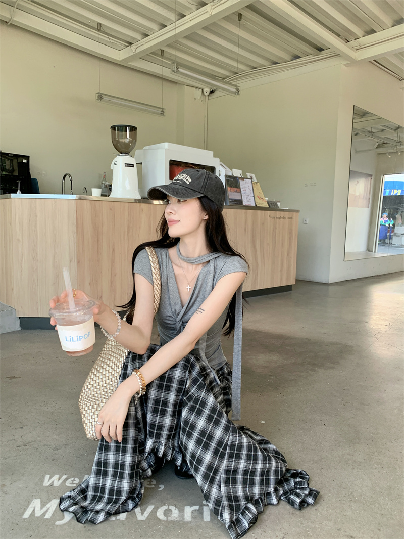 Women's Summer Two-Piece Set Gray Twist Short Sleeve T-Shirt and High Waist Plaid Skirt - Image 2