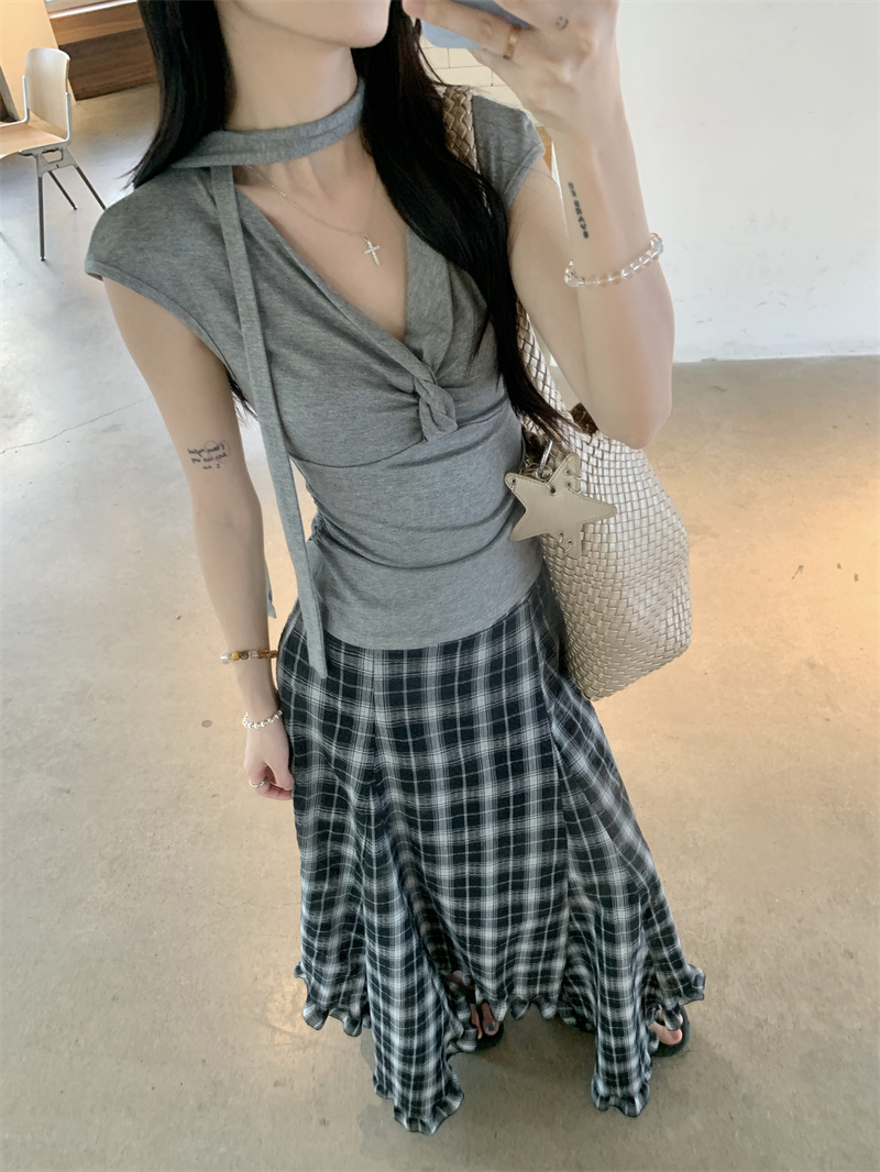 Women's Summer Two-Piece Set Gray Twist Short Sleeve T-Shirt and High Waist Plaid Skirt - Image 3