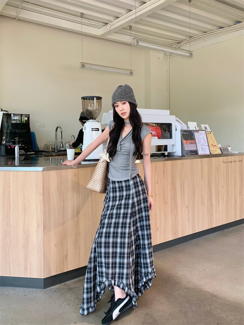 Women's Summer Two-Piece Set Gray Twist Short Sleeve T-Shirt and High Waist Plaid Skirt - Image 4