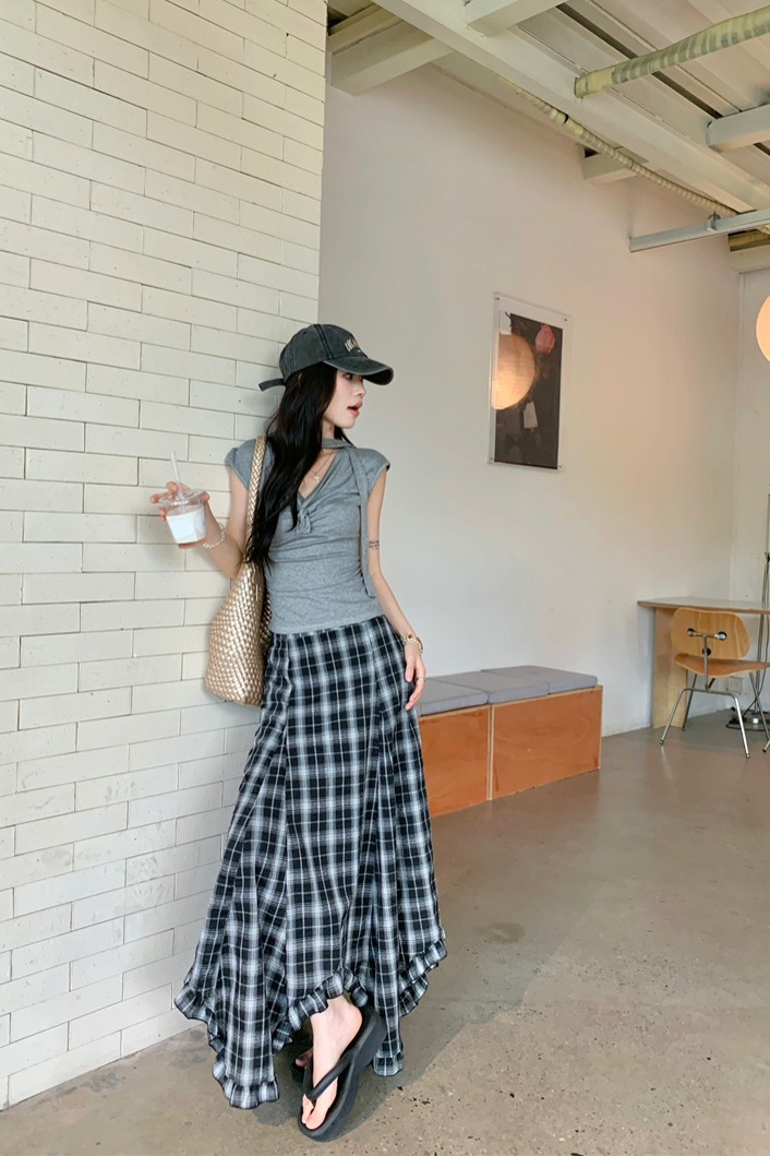 Women's Summer Two-Piece Set Gray Twist Short Sleeve T-Shirt and High Waist Plaid Skirt - Image 5