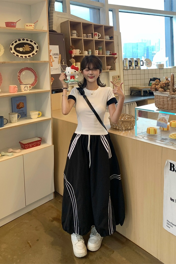 Women's Black and White Short Sleeve Two-Piece Skirt Set with Patchwork Design - Image 5